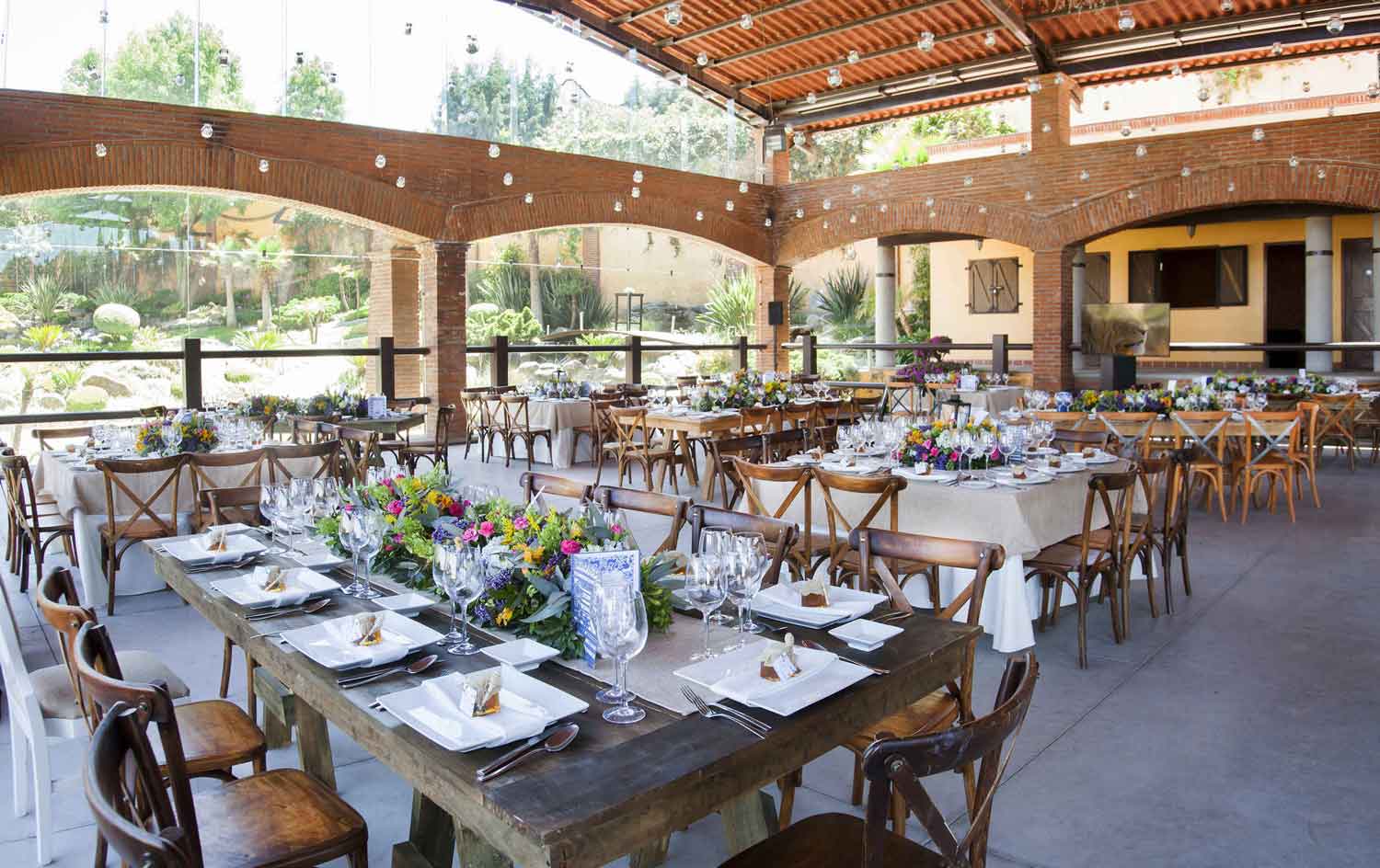 Jardín preparado para boda
