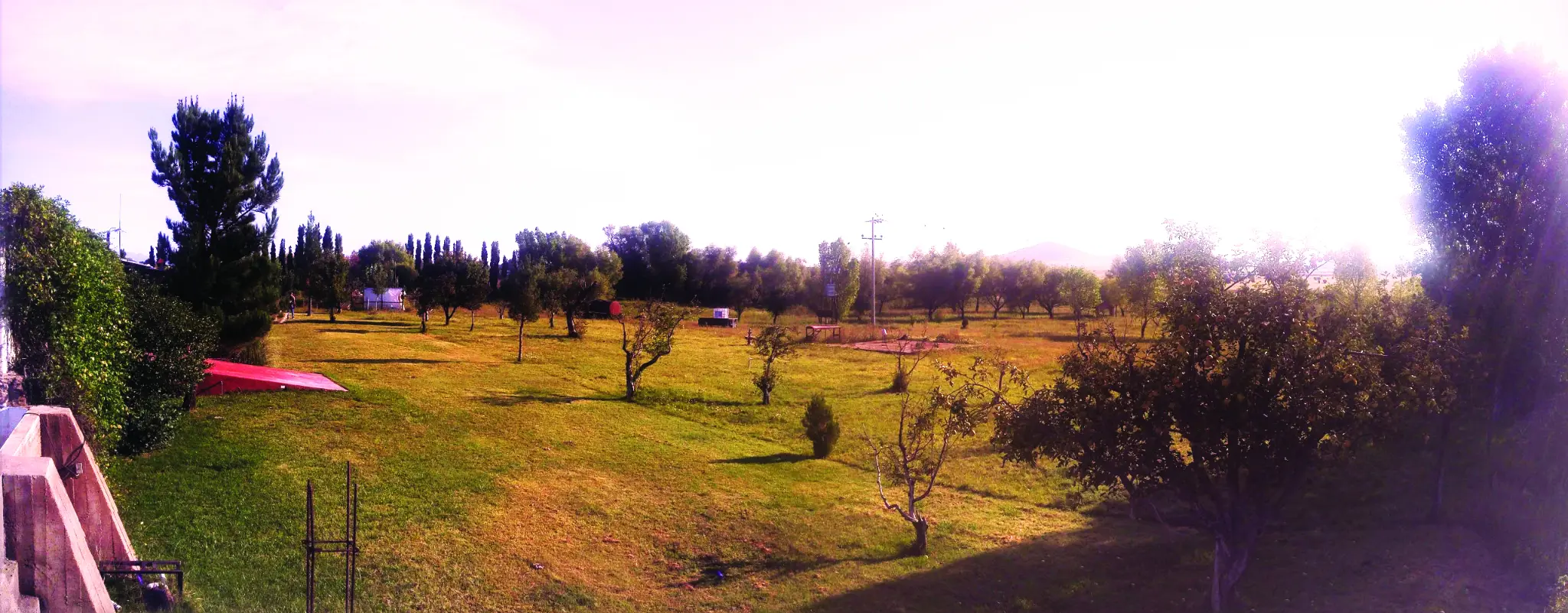 Vista del rancho al atardecer